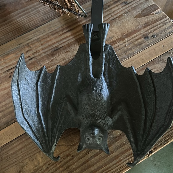 Pottery Barn 🦇 Bat Wreath Holder BNIB AMAZING! - Picture 3 of 8